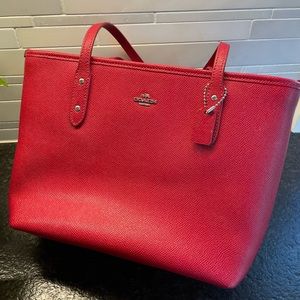 Coach Tote purse. Great condition.